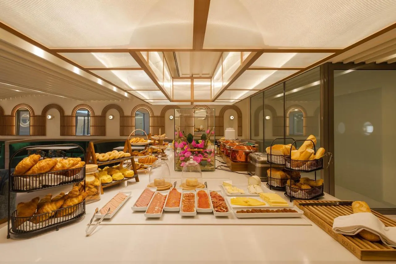 Luster Hotel Lisboa 4*,