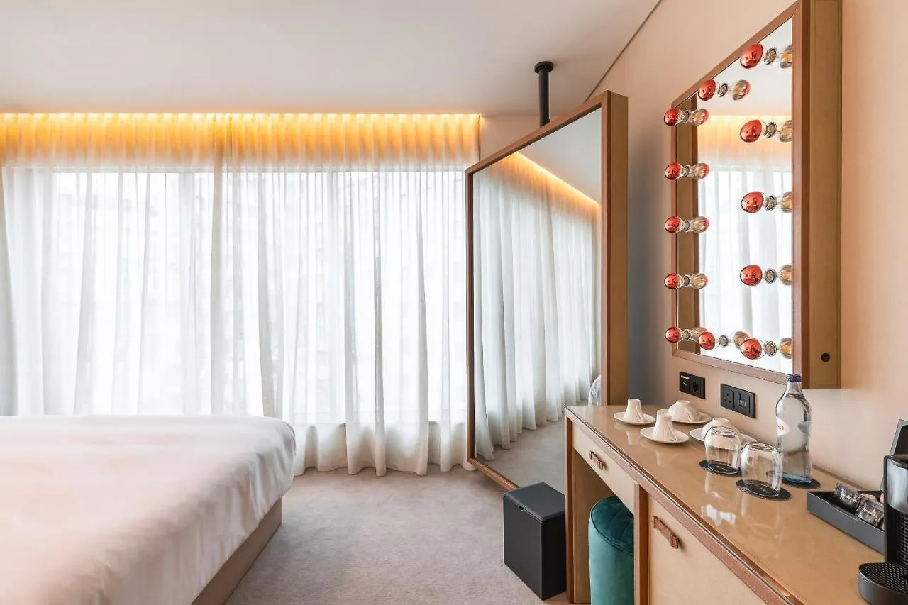 Luster Hotel Лиссабон Португалия